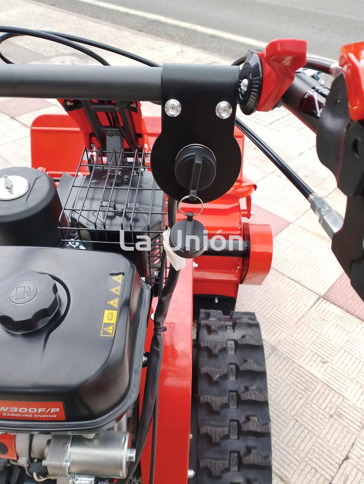 DESBROZADORA MARTILLOS ROTECO TT70 CON ORUGAS arranque electrico plataforma - Imagen 4