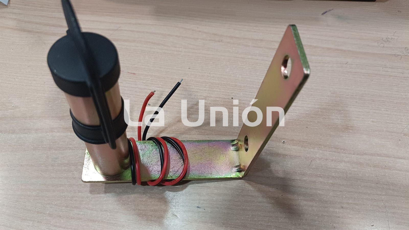 SOPORTE FAROLILLO CON CHAPA PARA ATORNILLAR - Imagen 2