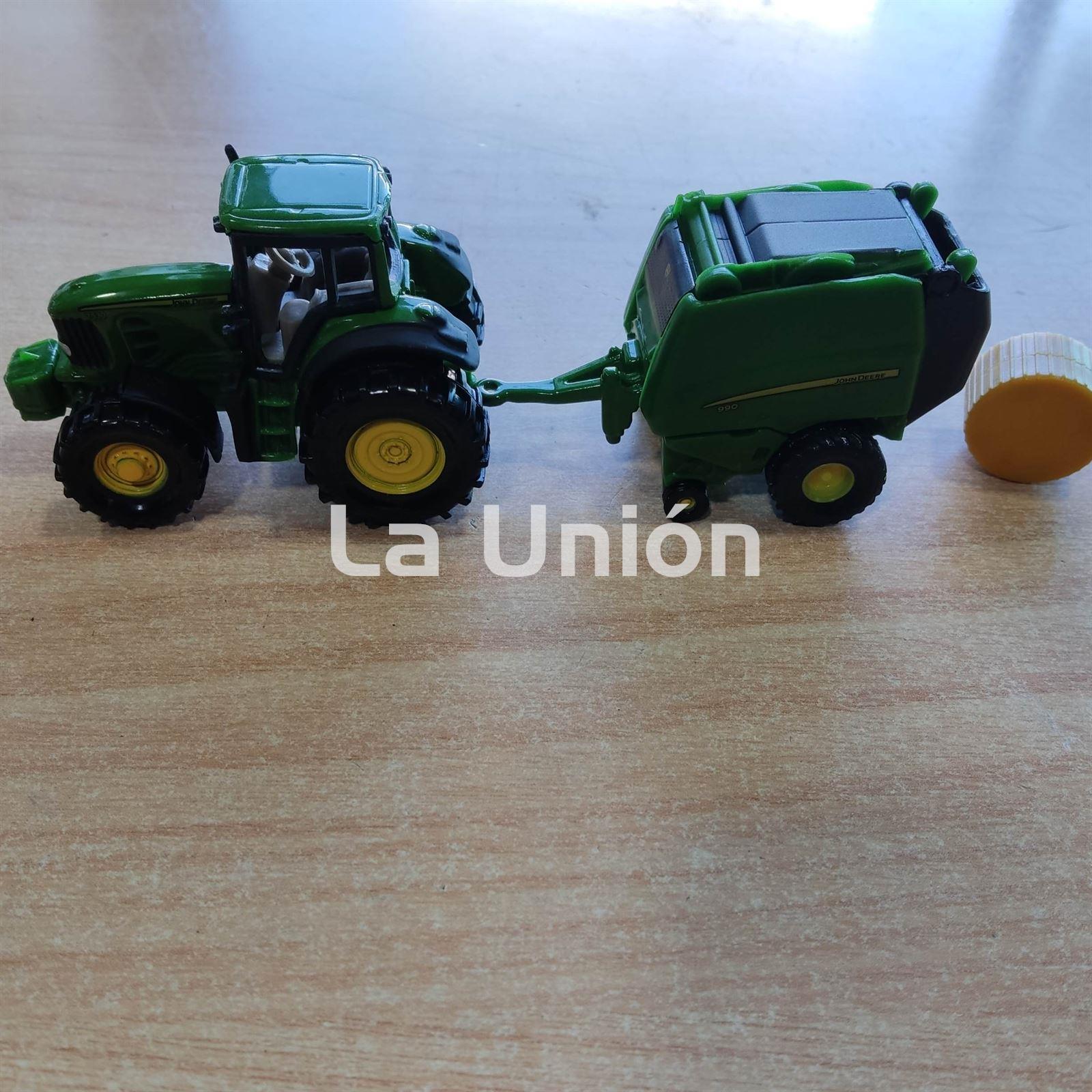 Tractor con empacadora John Deere - Imagen 2