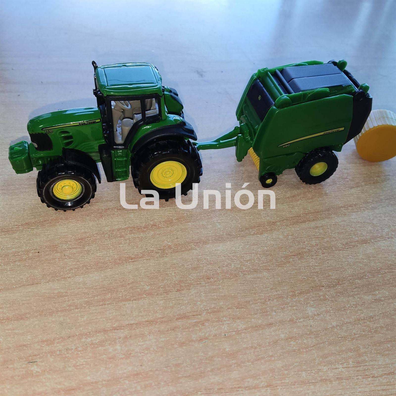 Tractor John Deere de Juguete con empacadora - Agrorepuestos