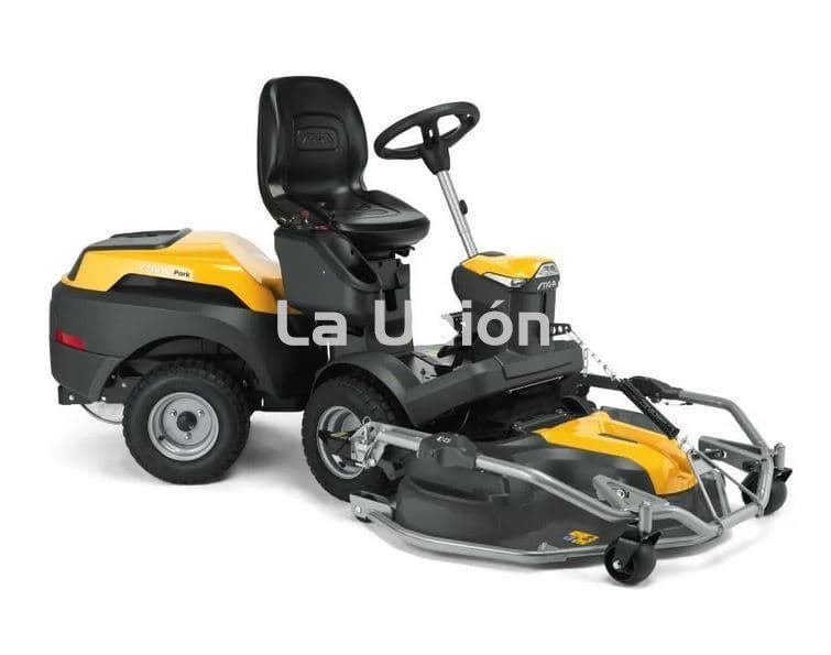 Tractor cortacésped de corte frontal Stiga Park 700 WX - Imagen 1